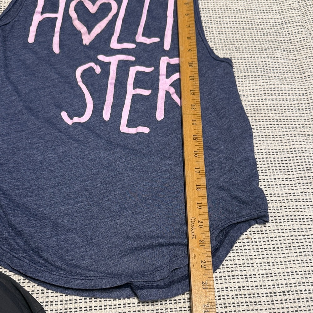 🔥🔥5/$25! Hollister Navy Gray Sleeveless Tank Top with Pink Heart Logo - Picture 4 of 5